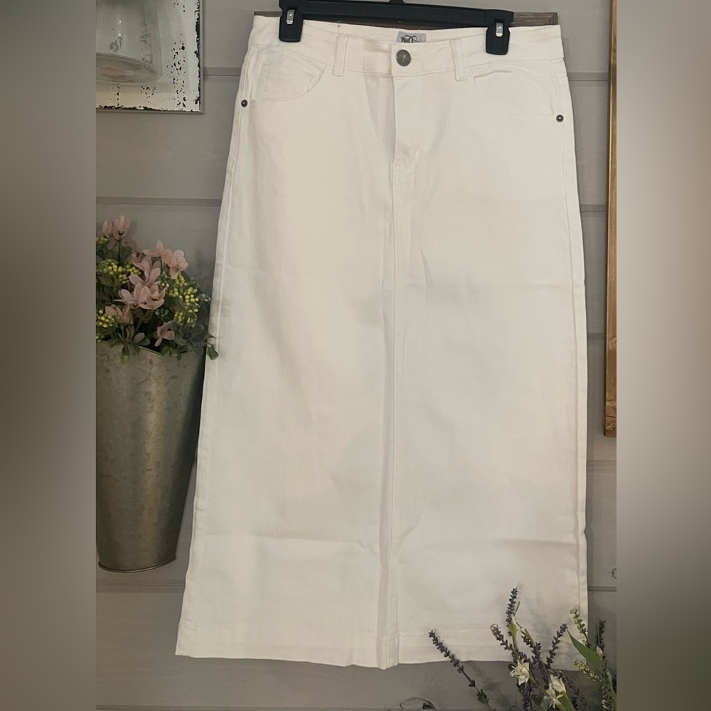 Creamy white denim skirt